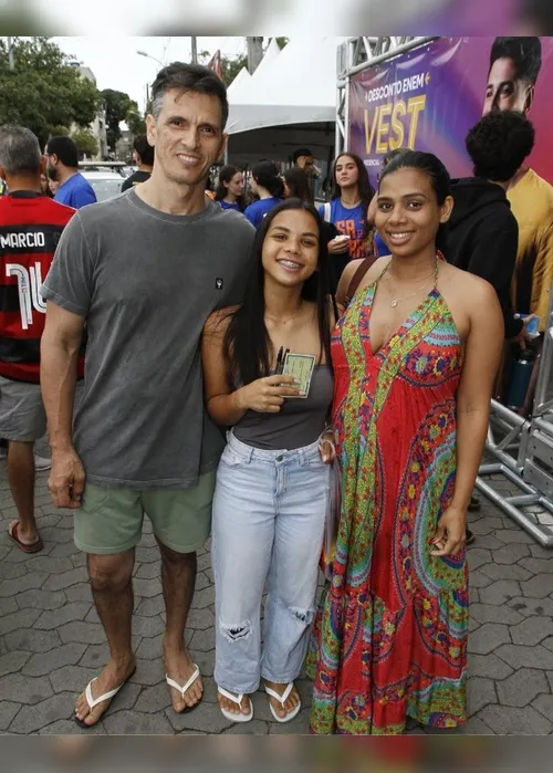 Imagem ilustrativa da imagem Encontro de gerações no primeiro dia do Enem