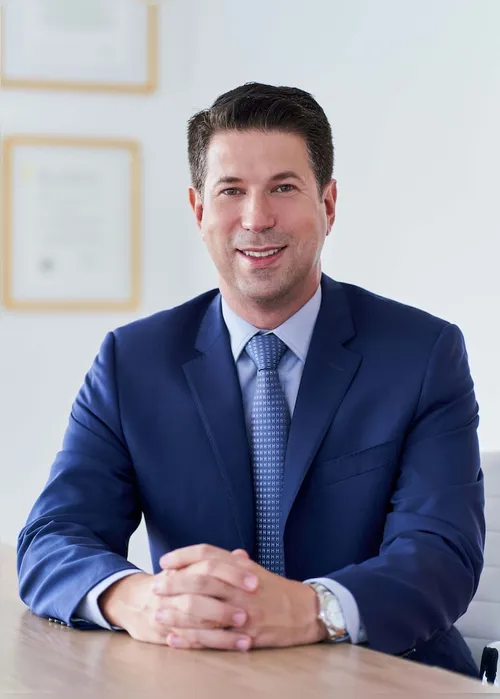 
          Imagem ilustrativa da imagem Quem é o professor da USP que teve de deixar os EUA após atirar perto de sinagoga
          