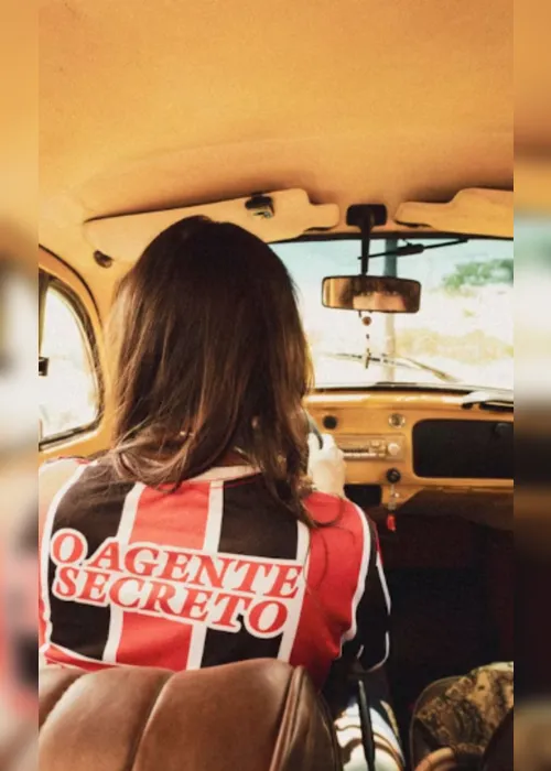 
          Imagem ilustrativa da imagem Sport, Náutico e Santa lançam camisas do filme "O Agente Secreto"
          