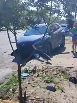 Imagem ilustrativa da imagem Atropelamento, morte e destruição de comércios na Avenida Recife