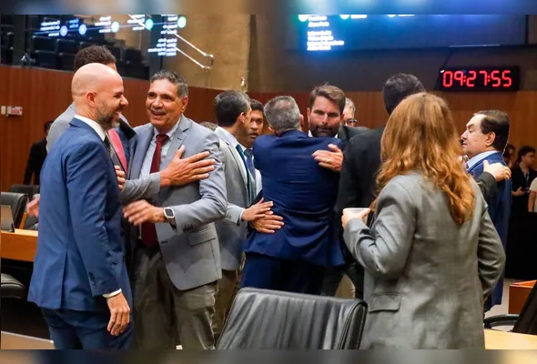 Base governista comemora aprovação da convocação extraordinária