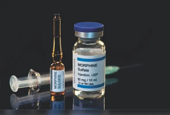 Morfina é um potente analgésico opioide utilizado para o alívio de 
dores intensas. Caso a pessoa tenha feito uso dela, deverá apresentar a comprovação médica