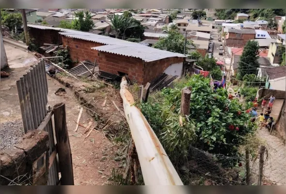 Uma das residências atingidas foi interditada preventivamente pela Defesa Civil