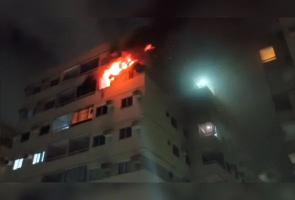 Apesar da intensidade das chamas, o Corpo de Bombeiros confirmou que não houve feridos