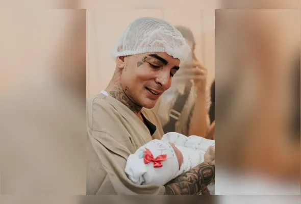 MC Guimê registrou nascimento da filha nas redes sociais