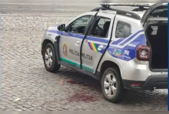 Viatura onde estava policial alvejado teve vidros quebrados pelos disparos