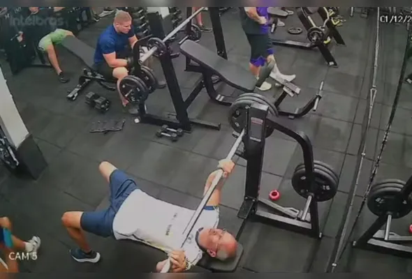 Ronald José Salvador Montenegro, presidente do Centro Cultural Palácio dos Bonecos Gigantes de Olinda, durante atividade antes do acidente que levou à sua morte.