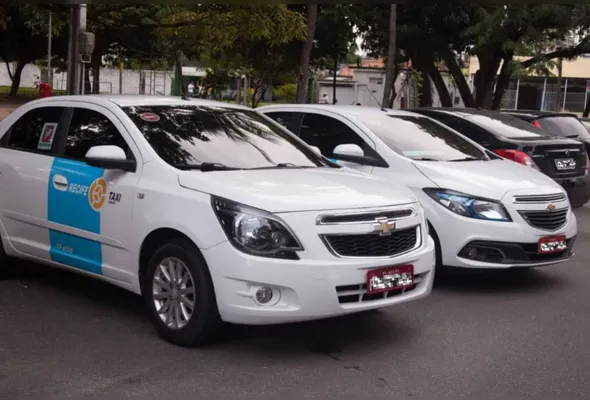 Imagem ilustrativa da imagem Táxis do Recife estão autorizados a cobrar bandeira 2 até janeiro