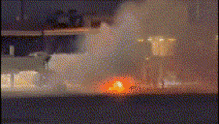 
          Imagem ilustrativa da imagem Vídeo mostra pânico em avião após incêndio em Guarulhos; passageiros foram retirados por inflável
          