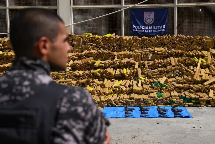 Imagem ilustrativa da imagem Vídeo mostra bunker onde 48 toneladas de maconha foram encontradas pela polícia