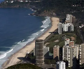 Imagem ilustrativa da imagem Acidente com asa-delta em São Conrado causa morte de homem e deixa mulher em estado grave