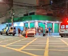 Imagem ilustrativa da imagem Acidente deixa três feridos e um carro capotado no Centro de Vitória