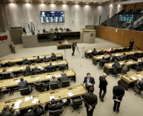 Imagem ilustrativa da imagem Alepe oficializa reajuste de 6% para servidores efetivos e comissionados