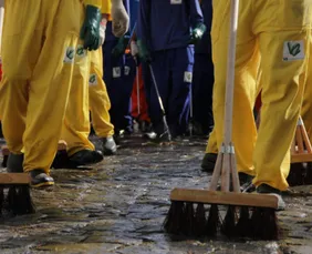 Imagem ilustrativa da imagem Bloco Vassourão realiza lavagem das ladeiras de Olinda nesta quinta (12)