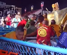 Imagem ilustrativa da imagem Carro alegórico da União de Maricá pega fogo na Sapucaí e deixa quatro feridos