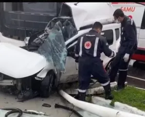 Imagem ilustrativa da imagem Colisão entre carro e ônibus deixa dois mortos na via de acesso a Porto de Galinhas
