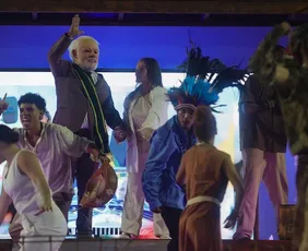 Imagem ilustrativa da imagem Escola que homenageou Lula no carnaval do Rio é rebaixada; veja como foi o desfile