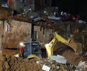 Imagem ilustrativa da imagem Governo de MG faz apelo para famílias deixarem áreas de encostas: ‘Risco geológico é muito grave’