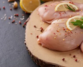 Imagem ilustrativa da imagem Guerra no Oriente Médio pode afetar exportações de frango e milho do Brasil