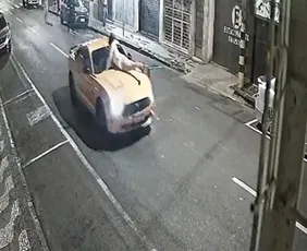 Imagem ilustrativa da imagem Homem é flagrado dirigindo Mustang com mulher em cima do capô em Ponta Grossa