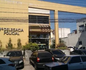 Imagem ilustrativa da imagem Homem é preso no RJ após estuprar ex-namorada e matar o filho dela enquanto vítima prestava queixa