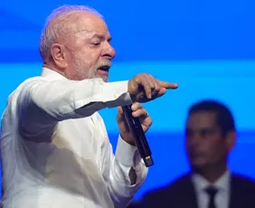 Imagem ilustrativa da imagem Lula sanciona lei que cria crime de ‘vicaricídio’ e amplia pena para violência contra mulher