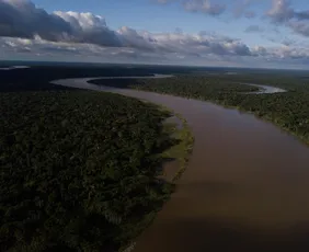 Imagem ilustrativa da imagem Naufrágio no Amazonas mata uma criança de três anos e uma mulher e deixa sete pessoas desaparecidas