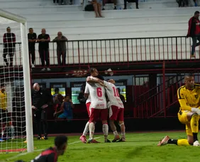 Imagem ilustrativa da imagem Náutico reage no fim e arranca virada heróica contra o Atlético-GO fora de casa