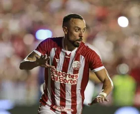 Imagem ilustrativa da imagem Náutico vence Santa Cruz nos Aflitos e garante vaga na final do Pernambucano