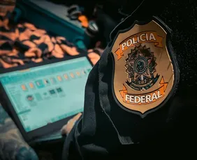 Imagem ilustrativa da imagem PF mira suspeitos de integrar rede internacional de troca de vídeos de estupros de mulheres sedadas