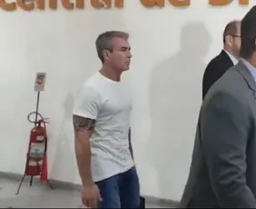 Imagem ilustrativa da imagem PMs acusados de fazer segurança pessoal de Rogério Andrade são presos em operação no Rio