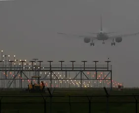 Imagem ilustrativa da imagem Presença de drones perto de aeroportos pode aumentar? Veja o que dizem especialistas