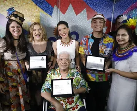 Imagem ilustrativa da imagem Raquel Lyra abre Carnaval de Estado em festival realizado no Recife