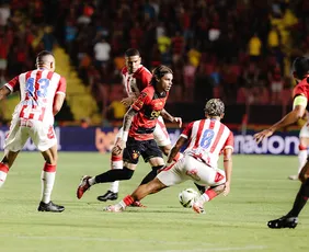 Imagem ilustrativa da imagem Sport e Náutico empatam em clássico eletrizante. Decisão do Pernambucano promete