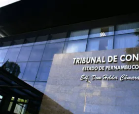 Imagem ilustrativa da imagem TCE-PE multa prefeito de Surubim por promoção pessoal em agendas escolares