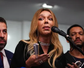 Imagem ilustrativa da imagem Tribunal tranca ação de Erika Hilton contra ativista que disse que ‘trans não são mulheres’; entenda