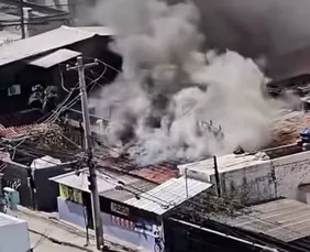 Imagem ilustrativa da imagem VÍDEO: Incêndio atinge estabelecimento comercial em Candeias e mobiliza Bombeiros