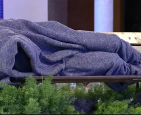 Imagem ilustrativa da imagem Via Sacra em Aparecida representa Jesus como pessoa em situação de rua