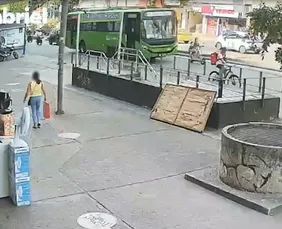 Imagem ilustrativa da imagem Vídeo: imagens mostram momento do acidente que matou mulher e filho de humorista no Rio