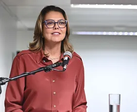 Imagem ilustrativa da imagem Violência doméstica: Senado aprova projeto que exige uso de tornozeleira eletrônica por agressores