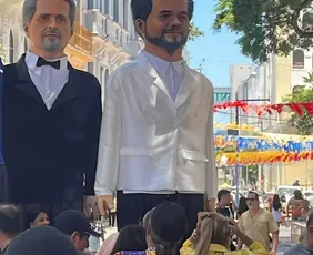 Imagem ilustrativa da imagem Wagner Moura e Kleber Mendonça Filho viram bonecos gigantes