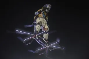 Imagem ilustrativa da imagem Anac oficia Portela e Liga das Escolas de Samba do Rio após voo de drone em desfile na Sapucaí