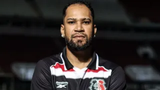 Imagem ilustrativa da imagem Atacante Everaldo sente lesão e adia estreia no Santa Cruz