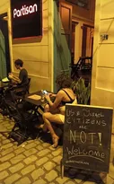Imagem ilustrativa da imagem Bar no Rio é multado por placa dizendo que ‘cidadãos dos EUA e de Israel não são bem-vindos’