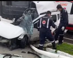Imagem ilustrativa da imagem Colisão entre carro e ônibus deixa dois mortos na via de acesso a Porto de Galinhas