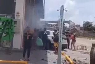 Imagem ilustrativa da imagem Colisão entre veículos termina em atropelamento fatal na Imbiribeira