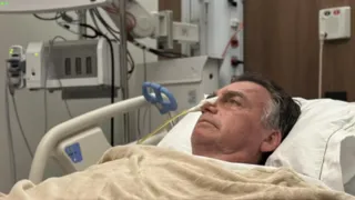 Imagem ilustrativa da imagem Jair Bolsonaro apresenta piora na função renal e segue na UTI
