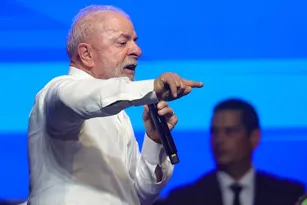 Imagem ilustrativa da imagem Lula sanciona lei que cria crime de ‘vicaricídio’ e amplia pena para violência contra mulher