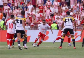 Imagem ilustrativa da imagem Náutico estreia com derrota na Série B sob vaias nos Aflitos