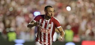 Imagem ilustrativa da imagem Náutico vence Santa Cruz nos Aflitos e garante vaga na final do Pernambucano